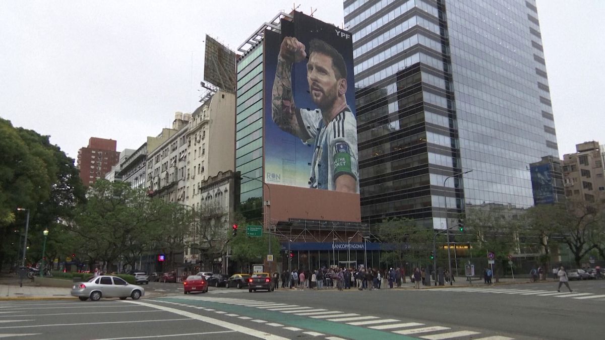 Mural impresionant dedicat lui Leo Messi în Buenos Aires » Portret după primul gol marcat la Mondialul din Qatar