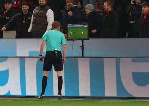 S-a decis! Discuțiile dintre arbitrii de pe gazon și cei din cabina VAR vor fi date publicității