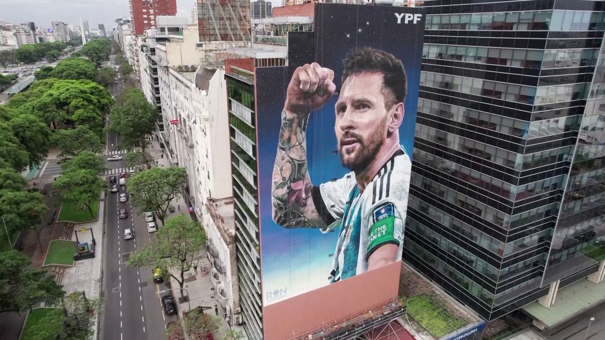 Mural impresionant dedicat lui Leo Messi în Buenos Aires » Portret după primul gol marcat la Mondialul din Qatar