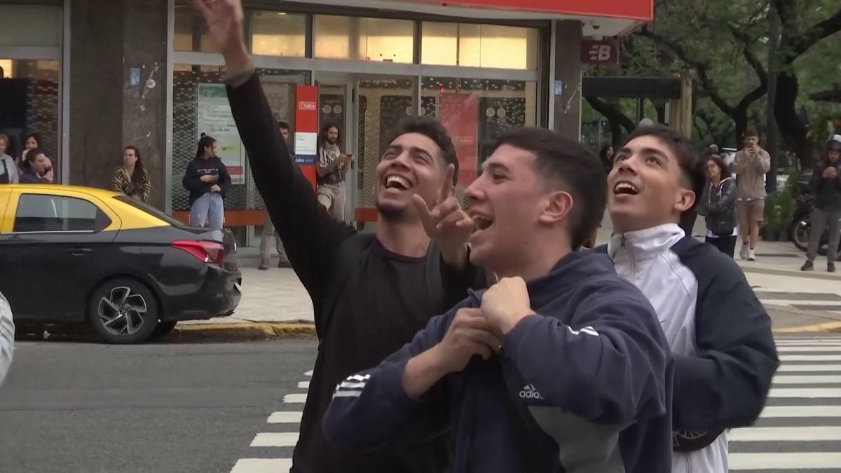 Mural impresionant dedicat lui Leo Messi în Buenos Aires » Portret după primul gol marcat la Mondialul din Qatar