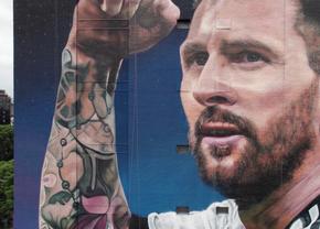 Mural impresionant dedicat lui Leo Messi în Buenos Aires » Portret după primul gol marcat la Mondialul din Qatar