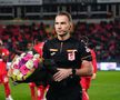 Marius Șumudică a oferit imaginea zilei în fotbalul european » A pășit pe gazon și i-a oferit arbitrului flori + ce au făcut jucătorii