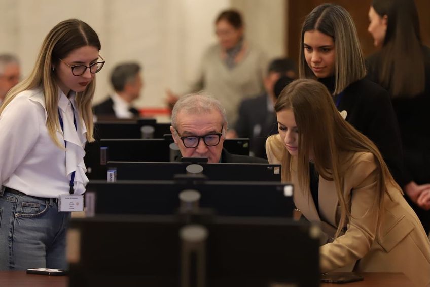 Gigi Becali, prima zi în Parlamentul României. Foto: Dumitru Angelescu