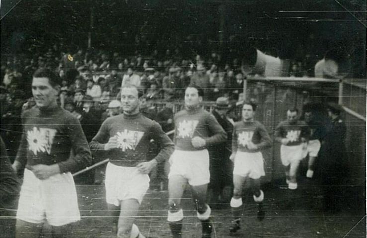 UTA, cu soarele pe piept. Soarele a fost semnul electoral al BPD (Blocul Partidelor Democrate), în fapt partidul comunist. Matyas Toth este al doilea