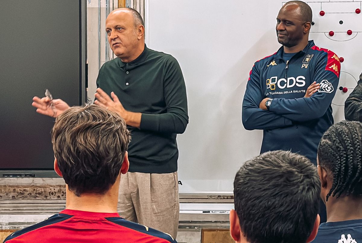 Din dreapta legendarului Patrick Vieira, Dan Șucu și-a prezentat planul în fața fotbaliștilor de la Genoa » Imagini de senzație