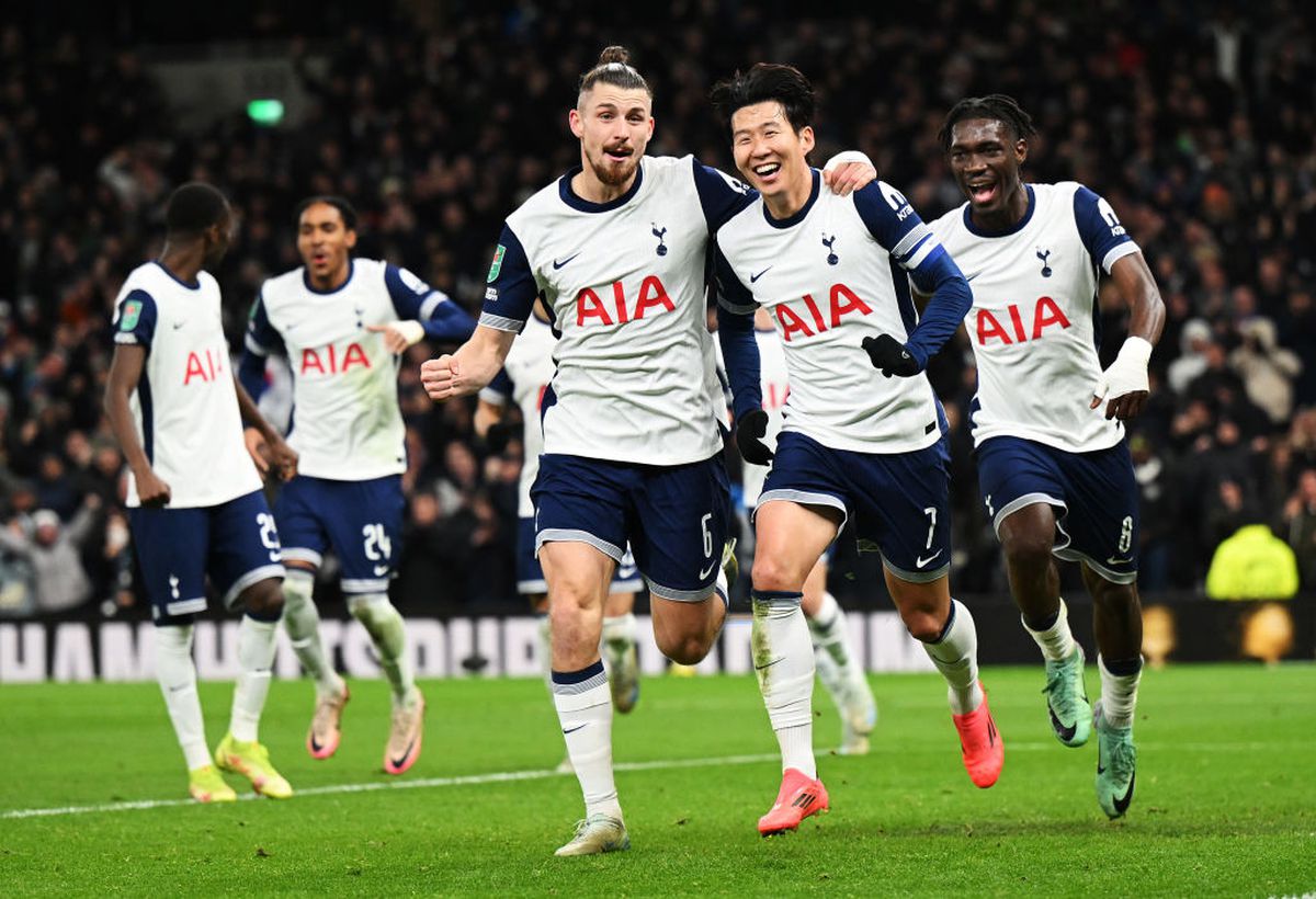 Radu Drăgușin, integralist într-un thriller cu 7 goluri » Tottenham a trecut de United și e în semifinalele Cupei Ligii