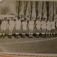 Matyas Toth (al cincilea de la stânga la dreapta), în tricoul celor de la ITA Arad FOTO: Arhiva Radu Romanescu (UTA Arad)