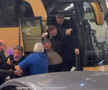 Imagini incredibile în Grecia: încăierare generală la autocarul lui PAOK, Răzvan Lucescu a căzut pe scări!