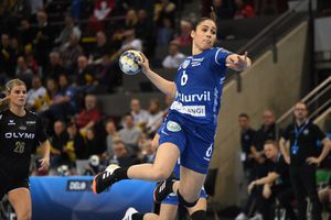 Un pivot tunisiano-maghiar a fost naturalizat pentru naționala feminină de handbal a României: „Voi purta tricolorul cu mândrie”