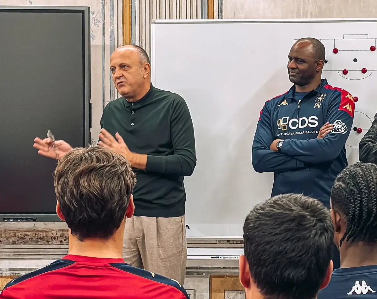 Din dreapta legendarului Patrick Vieira, Dan Șucu și-a prezentat planul în fața fotbaliștilor de la Genoa » Imagini de senzație