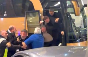 Imagini incredibile în Grecia: încăierare generală la autocarul lui PAOK, Răzvan Lucescu a căzut pe scări!