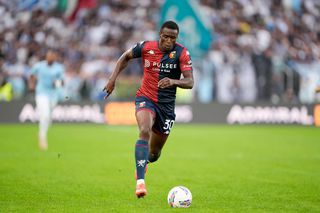 Primii 5 fotbaliști care ar putea face subiectul unor transferuri pe axa Genoa - Rapid » Vârful dorit de Gigi Becali și urmașul lui Memphis Depay