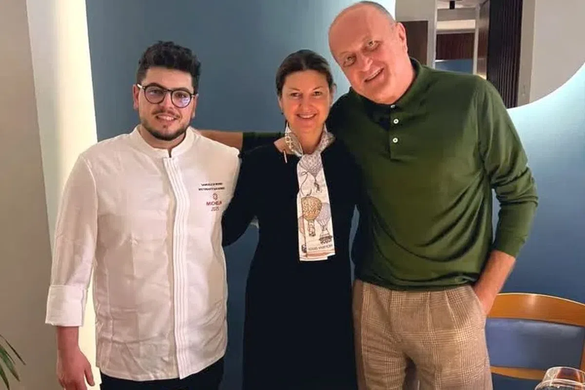 Din dreapta legendarului Patrick Vieira, Dan Șucu și-a prezentat planul în fața fotbaliștilor de la Genoa » Imagini de senzație