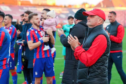 Erik Lincar a semnat prelungirea cu FC Bihor // foto: Facebook @ F.C. Bihor Oradea