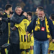 Marios Iliopoulos, sărbătorind victoria cu jucătorii lui AEK // foto: Imago Images