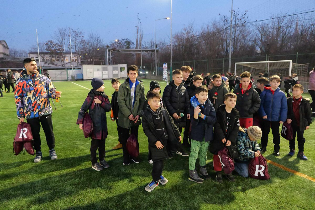 Cristi Ignat a oferit cadouri copiilor din Academia Rapidului