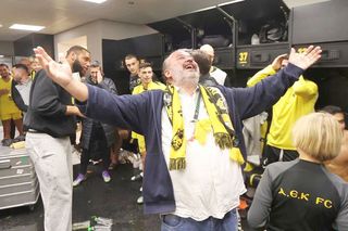 A plonjat în vestiar! » Patronul lui AEK s-a dezlănțuit după victoria cu Craiova