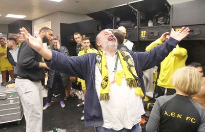 A plonjat în vestiar! » Patronul lui AEK s-a dezlănțuit după victoria cu Craiova