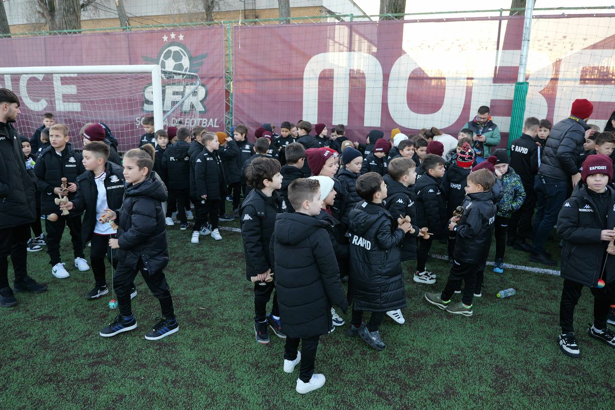 Cristi Ignat a oferit cadouri copiilor din Academia Rapidului