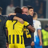 Marios Iliopoulos, sărbătorind victoria cu jucătorii lui AEK // foto: Imago Images