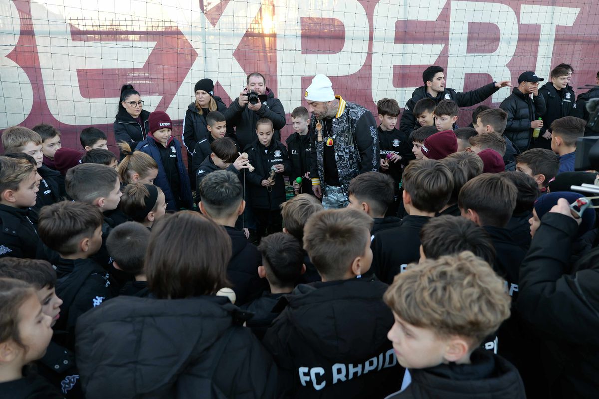 Cristi Ignat a oferit cadouri copiilor din Academia Rapidului