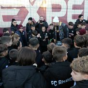 Cristi Ignat a oferit cadouri copiilor din Academia Rapidului // foto: Andrei Furnigă (GSP)