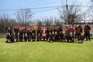 Jucătorul Rapidului a intrat în rolul de Moș Crăciun pentru copiii din Academie » Care a fost cel mai râvnit accesoriu