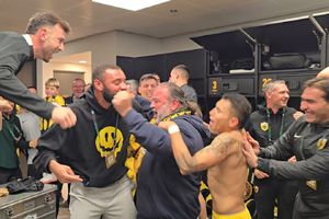 „Patroane, dar vine Crăciunul!” » Finanțatorul lui AEK Atena a făcut spectacol în vestiar și a mărit prima de joc