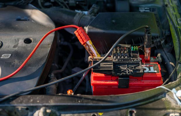 Cum să alegi furnizorul potrivit de acumulatori pentru flota ta de mașini