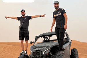 Tricoul campioanei FCSB a ajuns în deșert » Jucătorul înlăturat de Becali l-a luat după el