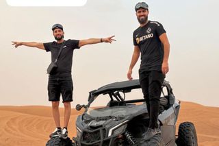 Tricoul campioanei FCSB, dus în deșert de fotbalistul pe care Gigi Becali l-a înlăturat