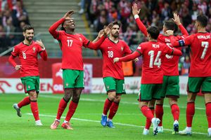 Manchester United încearcă să aducă un internațional portughez » Un alt club mare vrea să îl deturneze