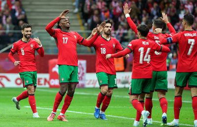 Manchester United încearcă să aducă un internațional portughez » Un alt club mare vrea să îl deturneze