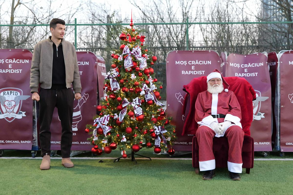 Jucătorul Rapidului a intrat în rolul de Moș Crăciun pentru copiii din Academie » Care a fost cel mai râvnit accesoriu