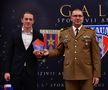 Înotătorul Robert Badea, juniorul anului, alături de comandantul clubului Steaua Eduard Danilof FOTO Cristi Preda
