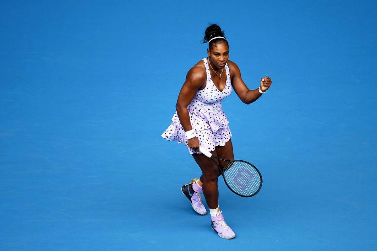 Serena Williams, victorie-blitz și o nouă modă la Australian Open: unghii false asortate cu rochia și pictate cu urși koala!