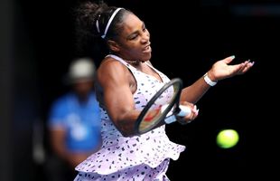 Serena Williams, victorie-blitz și o nouă modă la Australian Open: unghii false asortate cu rochia și pictate cu urși koala!