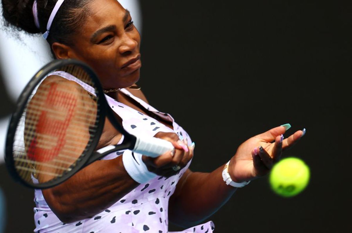 Serena Williams, victorie-blitz și o nouă modă la Australian Open: unghii false asortate cu rochia și pictate cu urși koala!