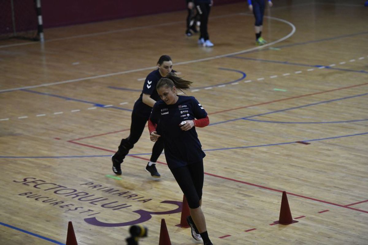 FOTO S-a reunit naționala feminină de handbal a României