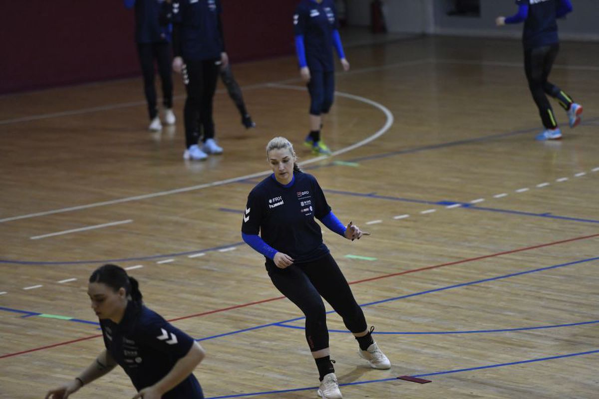 FOTO S-a reunit naționala feminină de handbal a României