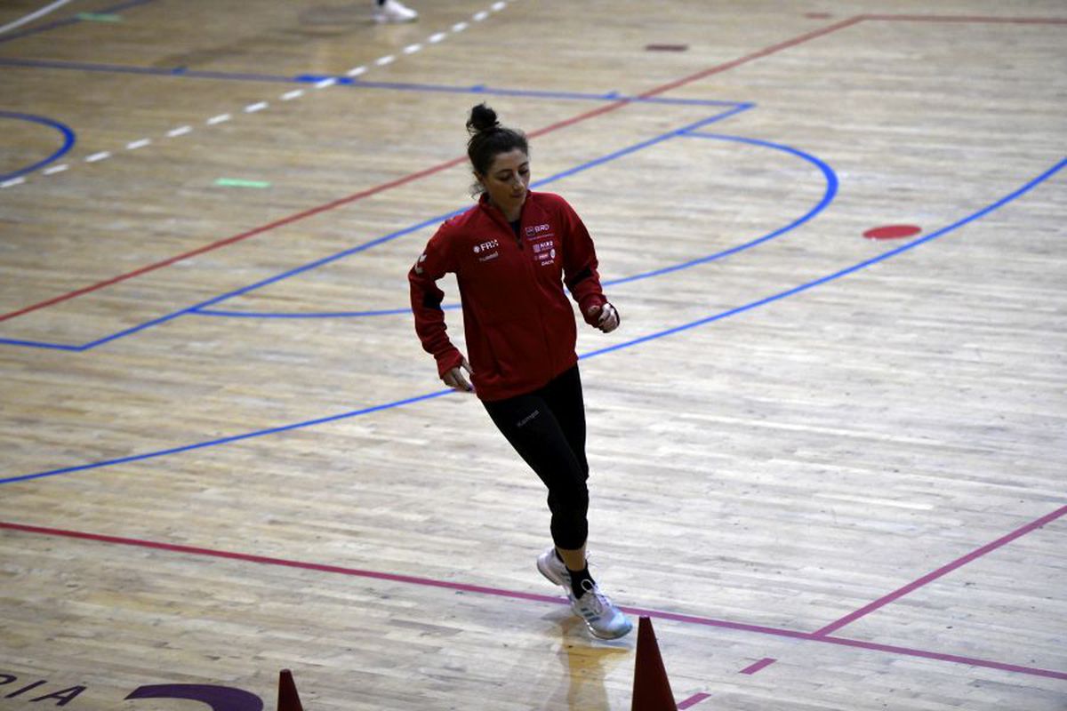 FOTO S-a reunit naționala feminină de handbal a României