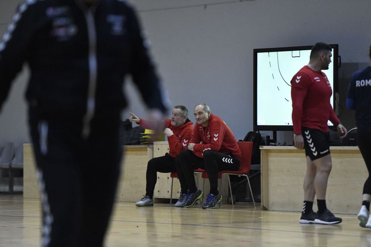 FOTO S-a reunit naționala feminină de handbal a României