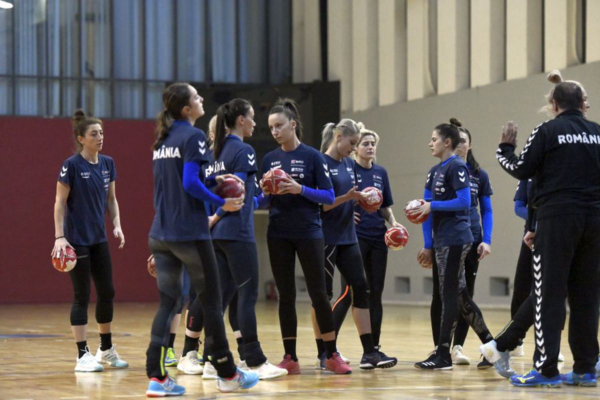 FOTO S-a reunit naționala feminină de handbal a României