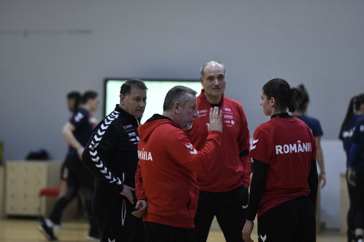 FOTO S-a reunit naționala feminină de handbal a României