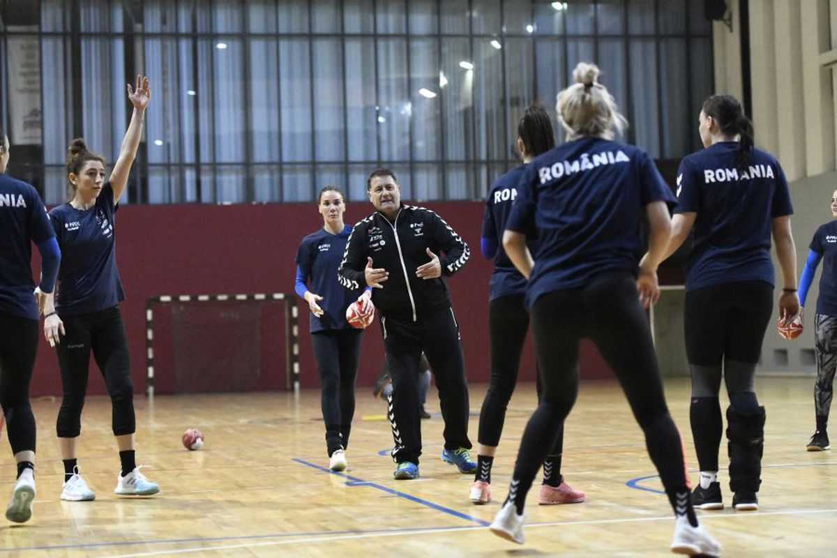 FOTO S-a reunit naționala feminină de handbal a României