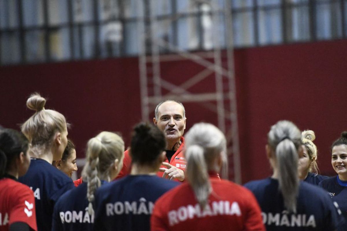 FOTO S-a reunit naționala feminină de handbal a României