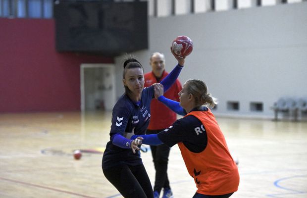 VIDEO+FOTO Spre Tokyo, via Podgorica! Naționala feminină a României s-a reunit prima dată sub conducerea cuplului Bogdan Burcea-Robert Licu