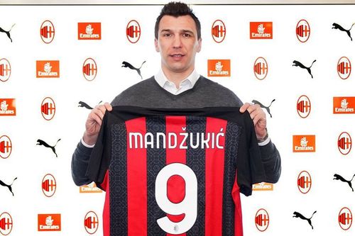 Mario Mandzukic va purta tricoul cu numărul 9 la AC Milan
(foto: inatagram/acmilan)