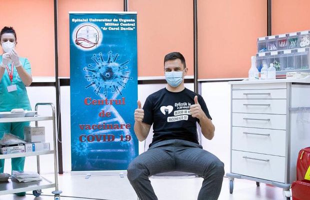 Ministrul Eduard Novak s-a vaccinat împotriva COVID-19 și are un mesaj pentru români: „Vă încurajez să faceți același lucru”