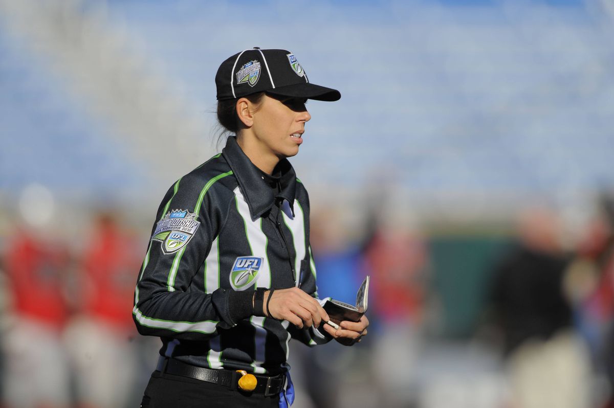 Premieră în fotbalul american » Cum arată prima femeie arbitru din istorie care va arbitra Super Bowl